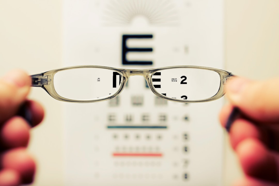 Manuka eye drops improve dry eye symptoms after cataract surgery compared to sodium hyaluronate